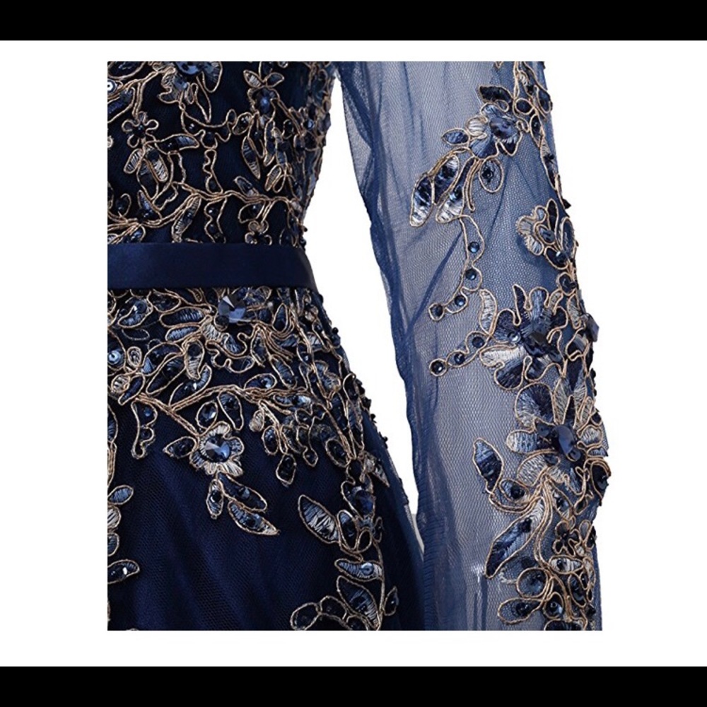 🆕Long Sleeve Embroidery Gown - Picture 3 of 6